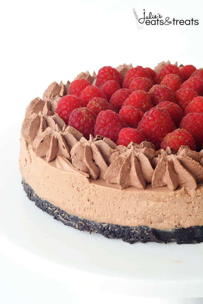 No Bake Raspberry Chocolate Cheesecake ~ Delicious, Easy Chocolate Cheesecake with a Delicious Oreo Crust, Creamy Chocolate Cheesecake and Topped with Fresh Raspberries and Chocolate Whipped Cream!