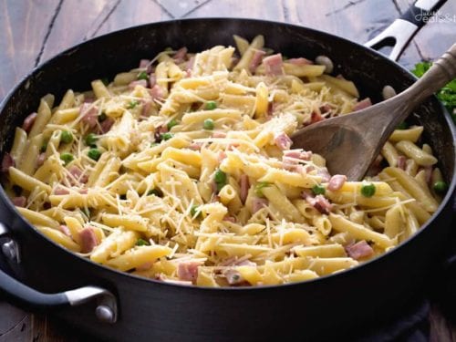 https://www.julieseatsandtreats.com/wp-content/uploads/2016/03/One-Pot-Ham-Penne-Skillet-Landscape-1-500x375.jpg