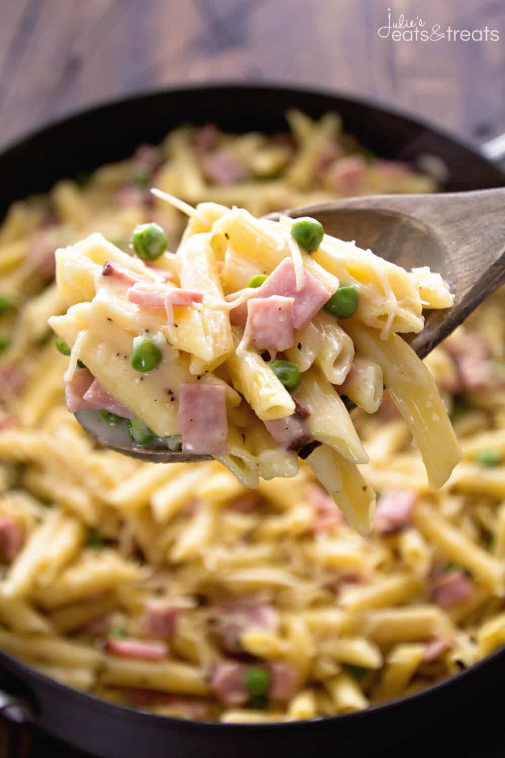 One Pot Ham & Penne Skillet Recipe ~ Delicious Pasta Perfect for a Quick Dinner! Loaded with Ham, Penne and Peas! 