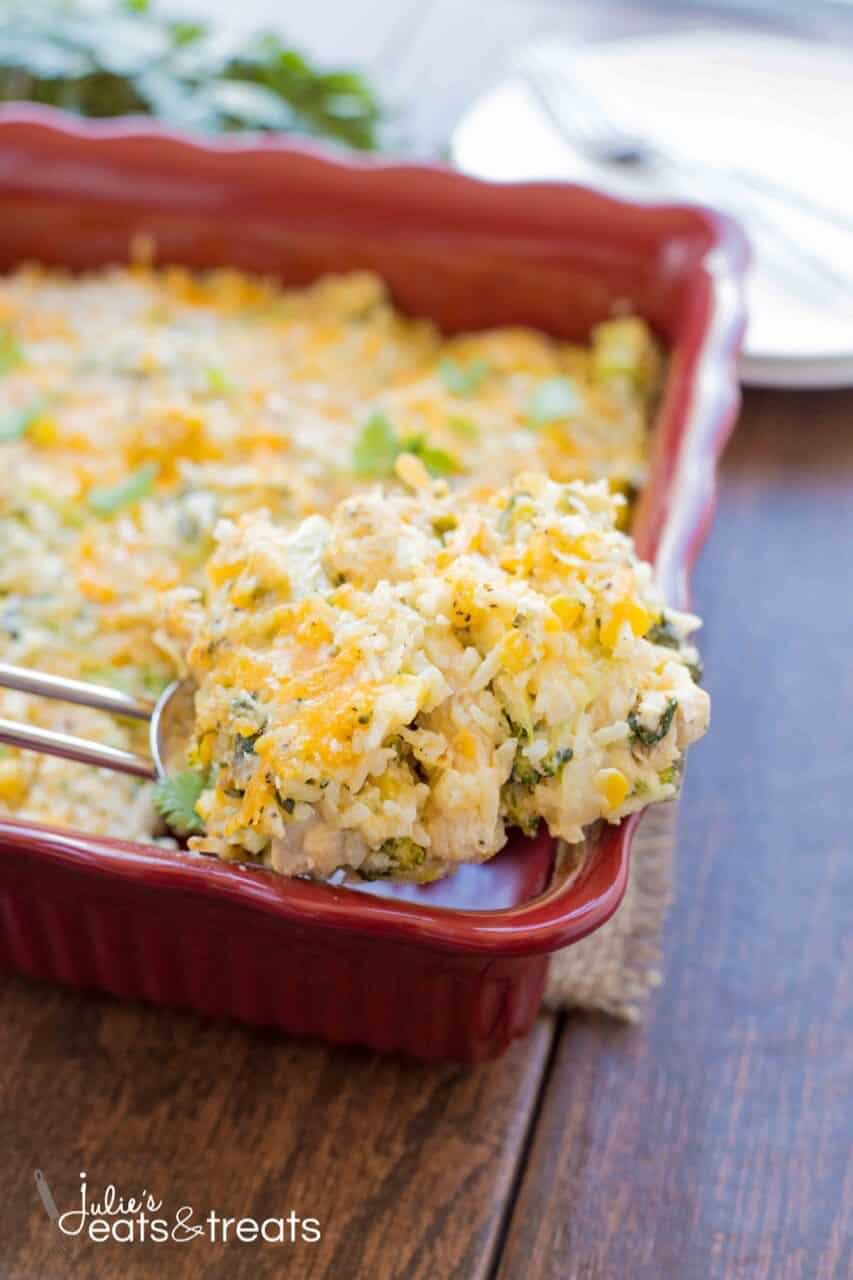 Cheesy Chicken and Vegetable Rice ~ Loaded with all sorts of delicious ingredients and flavors and the leftovers are even better the next day. Perfect for those busy nights!