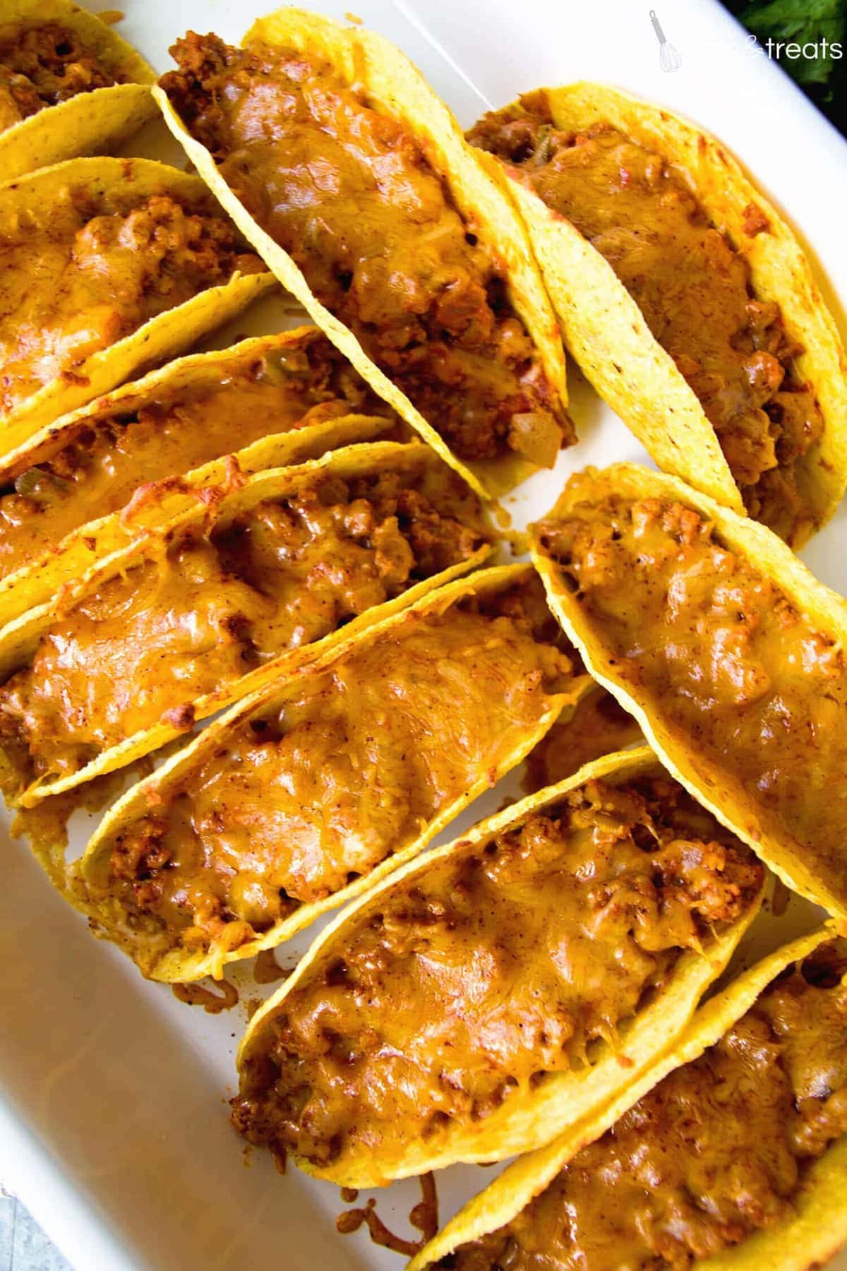 Easy Baked Tacos Recipe ~ Super Easy and Delicious Tacos That Are Baked in the Oven for a Quick Weeknight Meal! Perfect No Stress Meal the Whole Family Will Love!