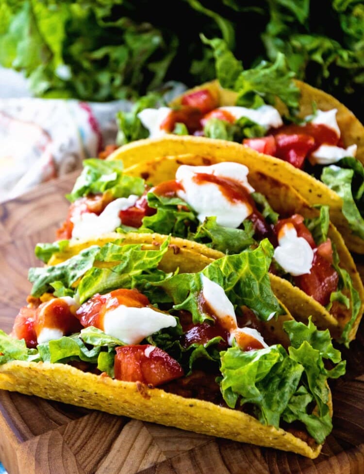 Easy Baked Tacos Recipe ~ Super Easy and Delicious Tacos That Are Baked in the Oven for a Quick Weeknight Meal! Perfect No Stress Meal the Whole Family Will Love!