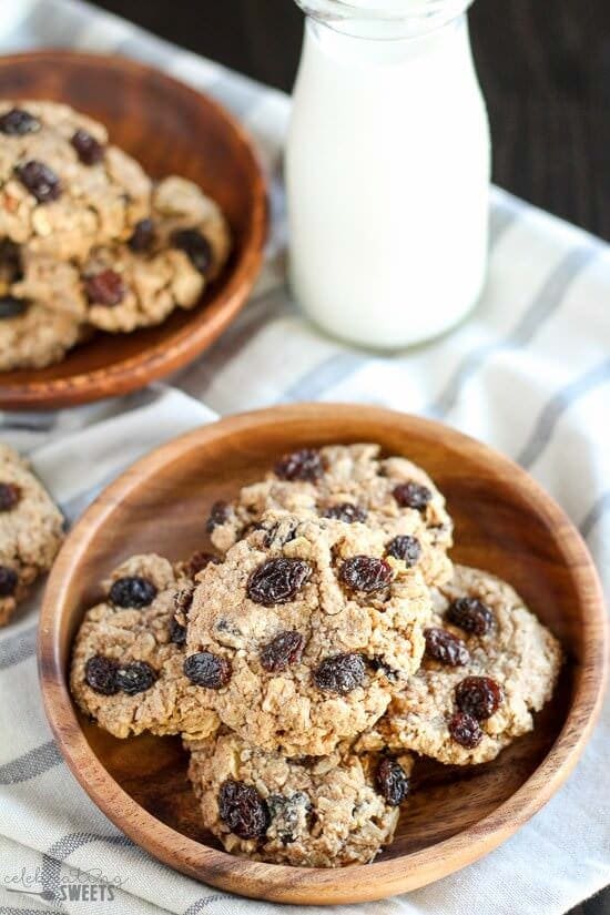 Healthy-Flourless-Oatmeal-Raisin-Cookies-1