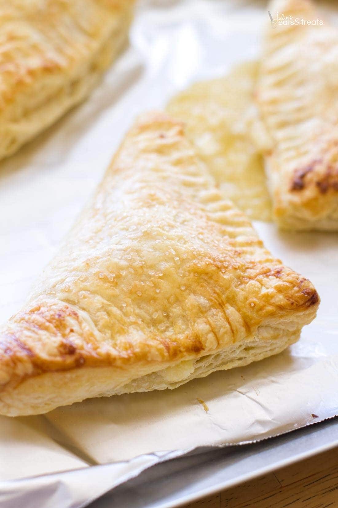 This easy lemon cream turnover recipe uses only 6 ingredients, making them a quick and easy breakfast, snack or dessert! 