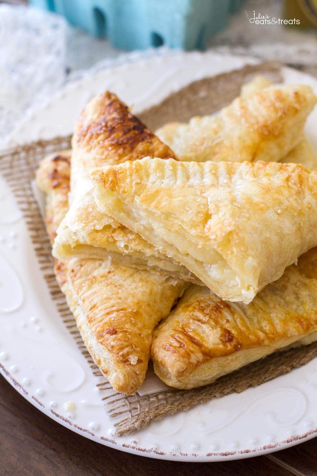 This easy lemon cream turnover recipe uses only 6 ingredients, making them a quick and easy breakfast, snack or dessert! 