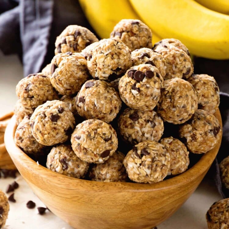 No Bake Chocolate Banana Energy Bites Recipe ~ Delicious Recipe for Energy Bites Loaded with Chocolate Chips, Banana, Coconut, Oats, Flaxseed, Chia Seeds and Spiced with Cinnamon!