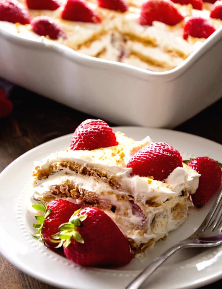 No Bake Strawberry Cheesecake Icebox Cake Recipe ~ This Easy, No-Bake Dessert is Perfect for the Hot Summer Months or Anytime! Layers of Cheesecake Pudding, Cool Whip, Graham Crackers, and Fresh Strawberries Make this a Refreshing Dessert!