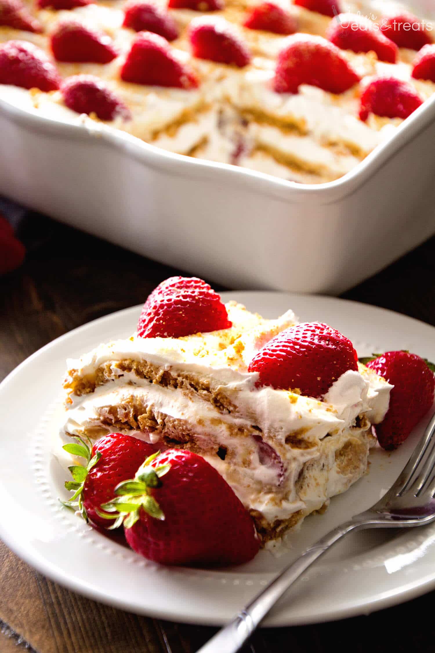 No Bake Strawberry Cheesecake Icebox Cake Recipe ~ This Easy, No-Bake Dessert is Perfect for the Hot Summer Months or Anytime! Layers of Cheesecake Pudding, Cool Whip, Graham Crackers, and Fresh Strawberries Make this a Refreshing Dessert!