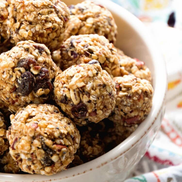 No Bake Oatmeal Raisin Energy Balls Recipe ~ Delicious Energy Balls That Taste Just like Oatmeal Raisin Cookies! Loaded with Oatmeal, Raisins, Pecans, Flaxseed, Chia Seeds and Spiced with Cinnamon!