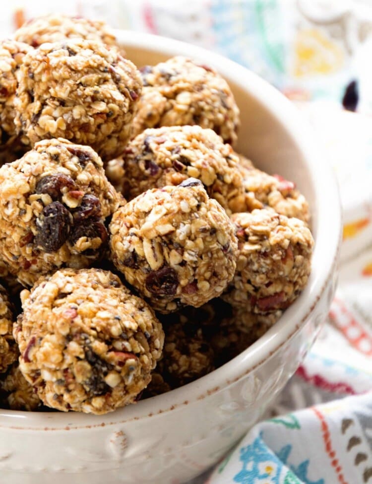 No Bake Oatmeal Raisin Energy Balls Recipe ~ Delicious Energy Balls That Taste Just like Oatmeal Raisin Cookies! Loaded with Oatmeal, Raisins, Pecans, Flaxseed, Chia Seeds and Spiced with Cinnamon!