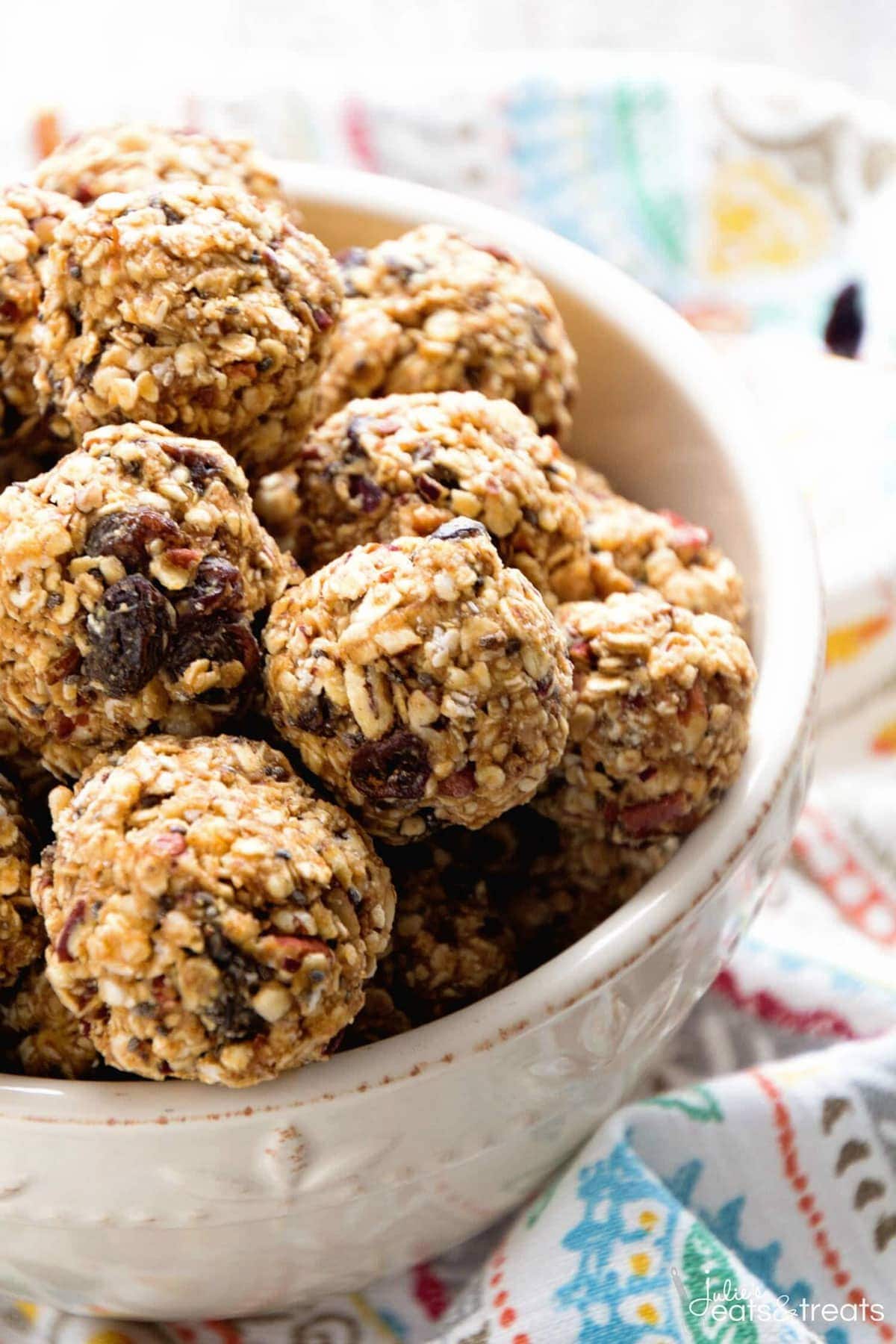 No Bake Oatmeal Raisin Energy Balls Recipe ~ Delicious Energy Balls That Taste Just like Oatmeal Raisin Cookies! Loaded with Oatmeal, Raisins, Pecans, Flaxseed, Chia Seeds and Spiced with Cinnamon!