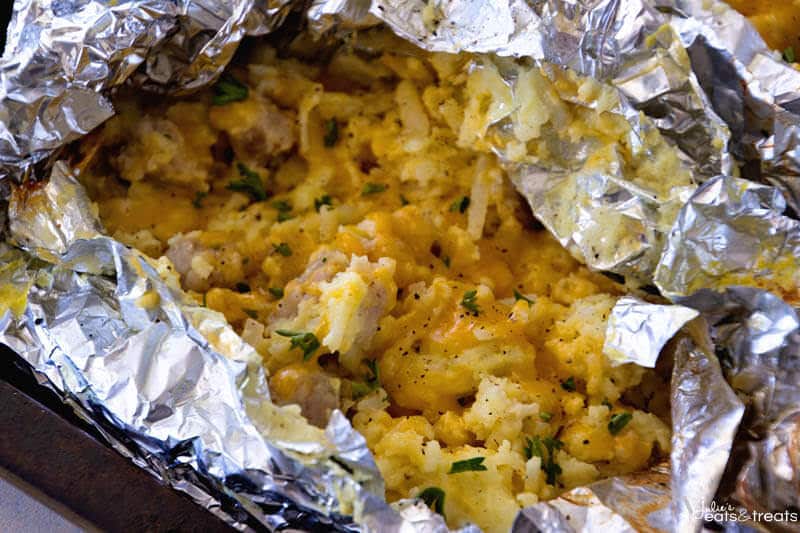 Egg Bake Breakfast Foil Packet ~ Love Breakfast Casseroles As Much As I Do? Now You Can Make Them Over The Campfire or on the Grill! Enjoy Your Favorite Breakfast on the Grill or Campfire!