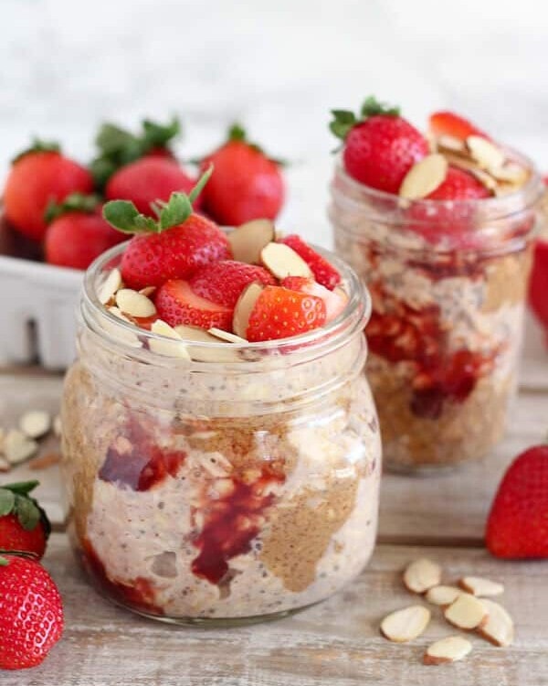 Almond Strawberry Overnight Oats ~ A recipe for creamy overnight oats flavored with almonds and strawberries. This healthy make-ahead breakfast is great for busy mornings!