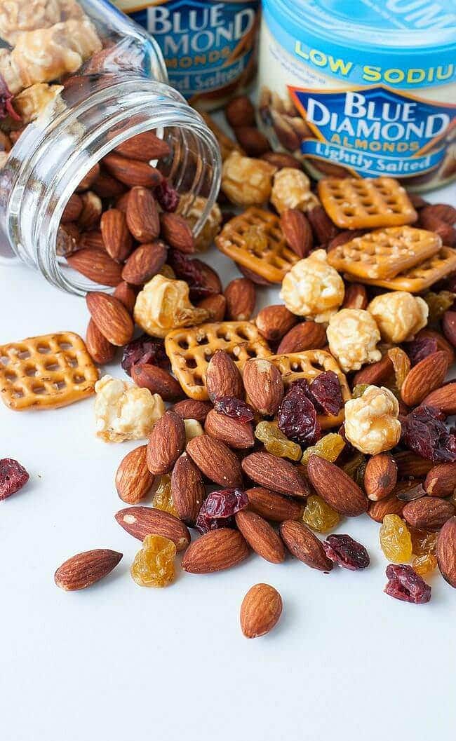 homemade-trail-mix-almonds-pretzlel-caramel-corn-raisins-craisins-mix-recipe-0073xS