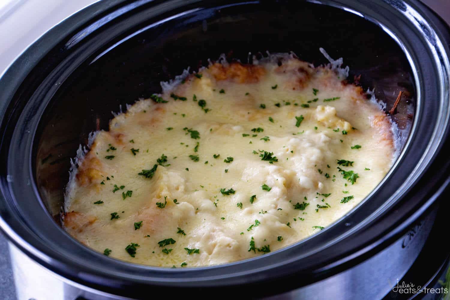 Crock Pot Garlic Chicken Alfredo Lasagna ~ Slow Cooker Lasagna Loaded with Chicken, Alfredo and Garlic! This is the Perfect Comfort Food Dinner for Busy Families!