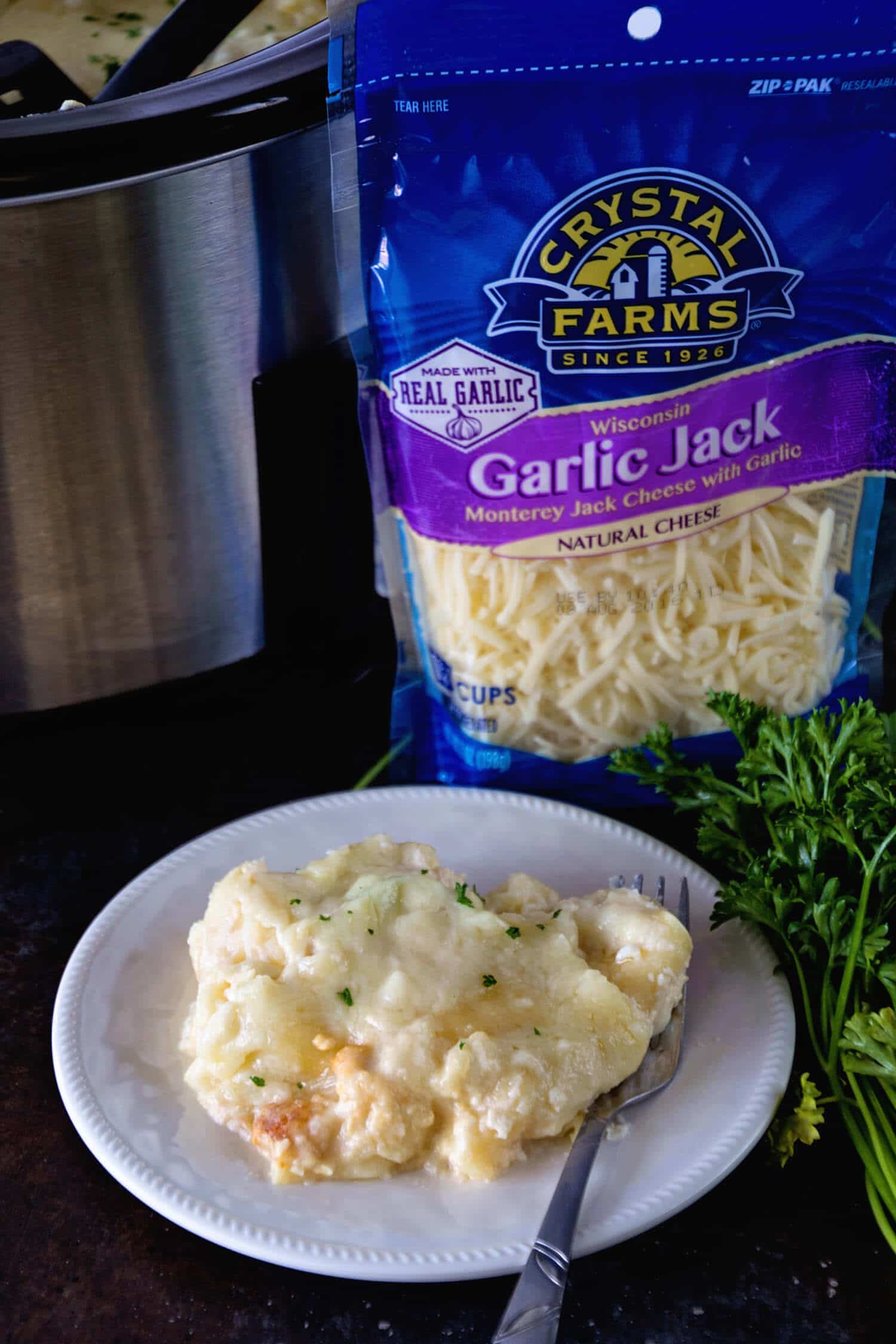 Crock Pot Garlic Chicken Alfredo Lasagna ~ Slow Cooker Lasagna Loaded with Chicken, Alfredo and Garlic! This is the Perfect Comfort Food Dinner for Busy Families!