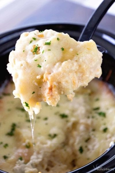 Crock Pot Garlic Chicken Alfredo Lasagna ~ Slow Cooker Lasagna Loaded with Chicken, Alfredo and Garlic! This is the Perfect Comfort Food Dinner for Busy Families!