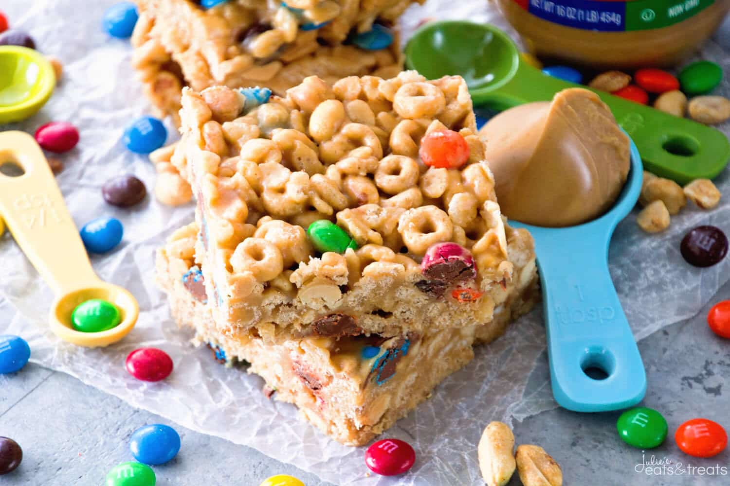 Cereal Bar with cheerios and m&ms