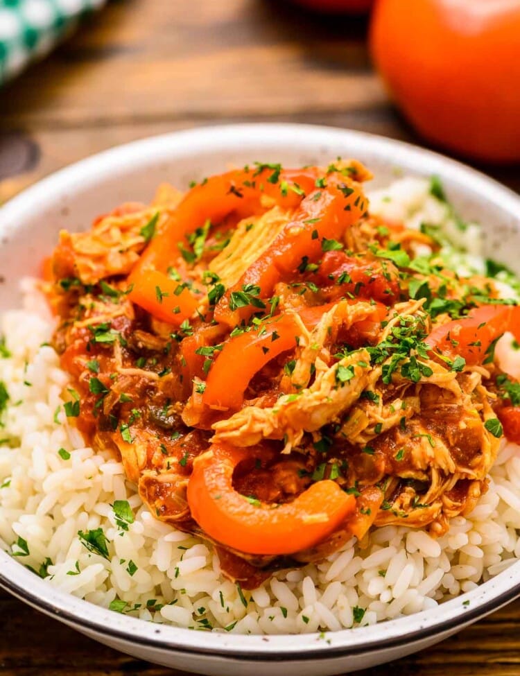 Bowl with rice and topped with chicken cacciatore