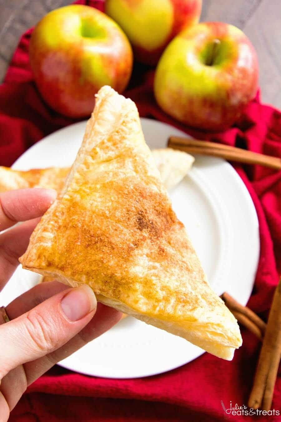 Easy Apple Turnovers ~ This Easy Apple Turnovers Recipe is Perfect for a Quick and Easy Breakfast, Snack or Dessert!