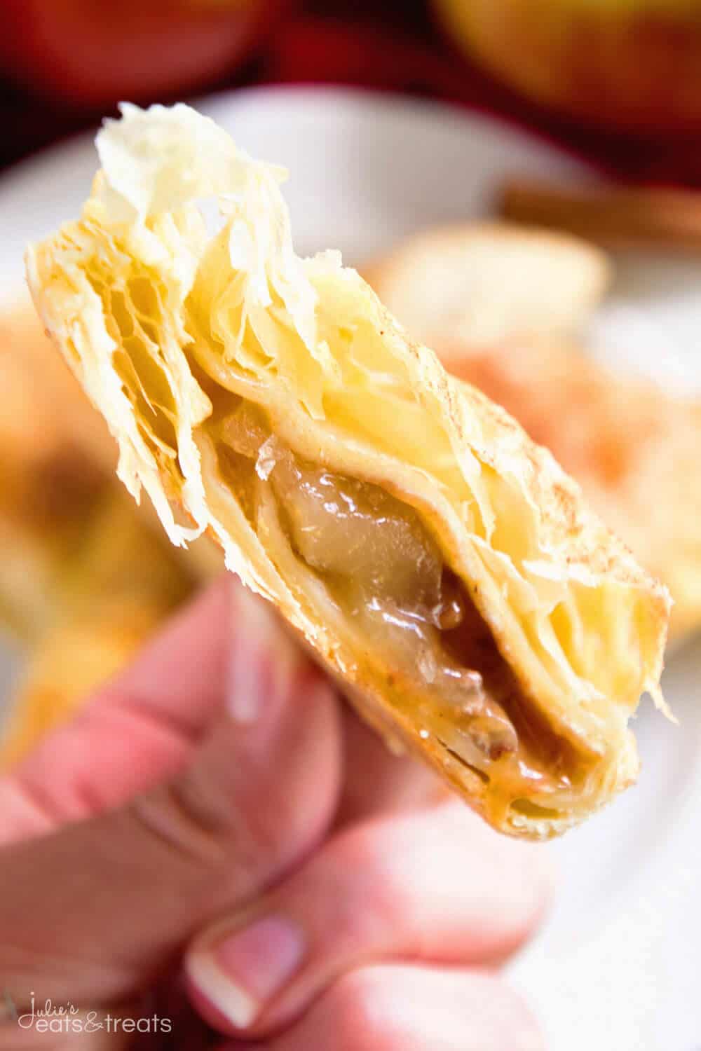 Easy Apple Turnover Recipe ~ This Easy Apple Turnovers Recipe is Perfect for a Quick and Easy Breakfast, Snack or Dessert!