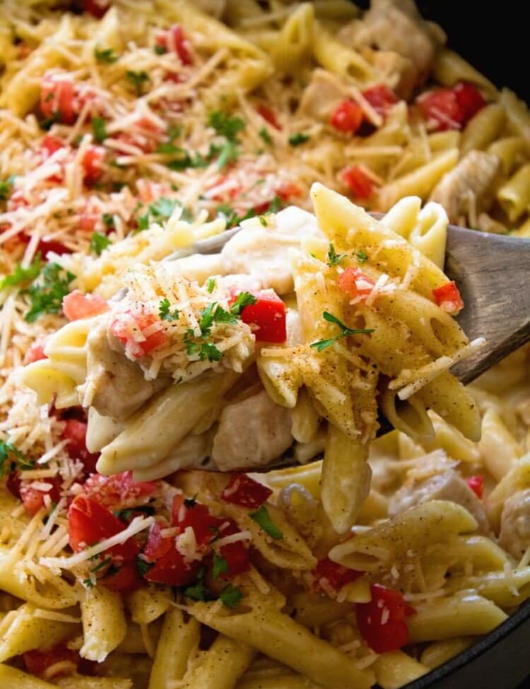 One Pot Cajun Chicken Pasta ~ Creamy Pasta Sauce with Chicken, Cheese and the Perfect Amount of Cajun Spice! Easy Dinner Recipe That's Better Than a Restaurant’s!