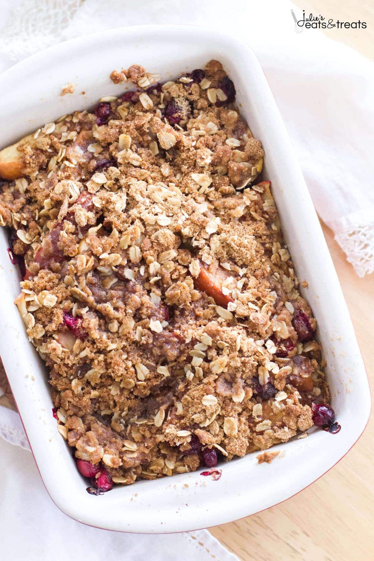 Apple Cranberry Crisp is filled with sweet apples and fresh cranberries, and is topped with the best brown sugar cinnamon crumble! 