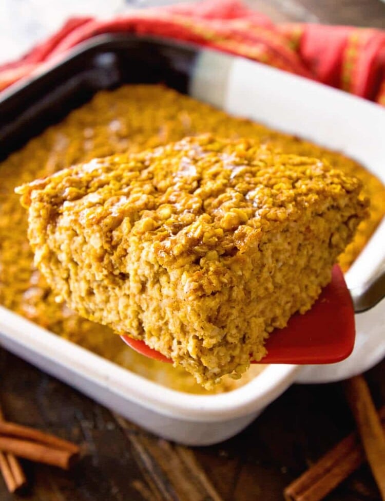 Baked Pumpkin Oatmeal ~ This Easy, Make-Ahead Baked Oatmeal is the Perfect Breakfast for Busy Mornings! Filled with Pumpkin, Oats and Spices to Fill You Up!