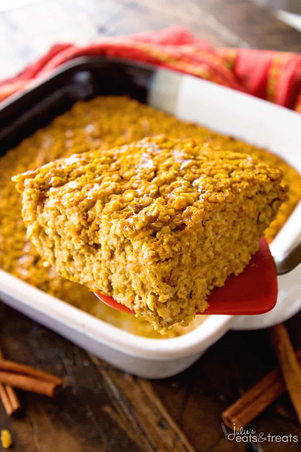 Baked Pumpkin Oatmeal ~ This Easy, Make-Ahead Baked Oatmeal is the Perfect Breakfast for Busy Mornings! Filled with Pumpkin, Oats and Spices to Fill You Up!