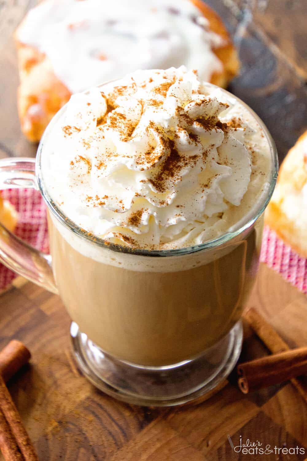 Cinnamon Roll Latte ~ Treat Yourself to a Delicious, Homemade Latte That Tastes Like Cinnamon Rolls at Home!