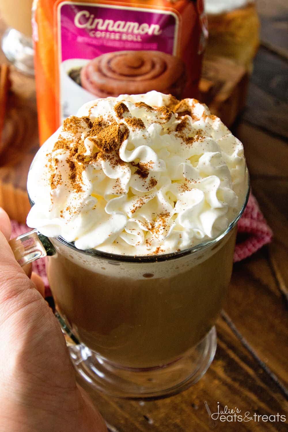 Cinnamon Roll Latte ~ Treat Yourself to a Delicious, Homemade Latte That Tastes Like Cinnamon Rolls at Home!