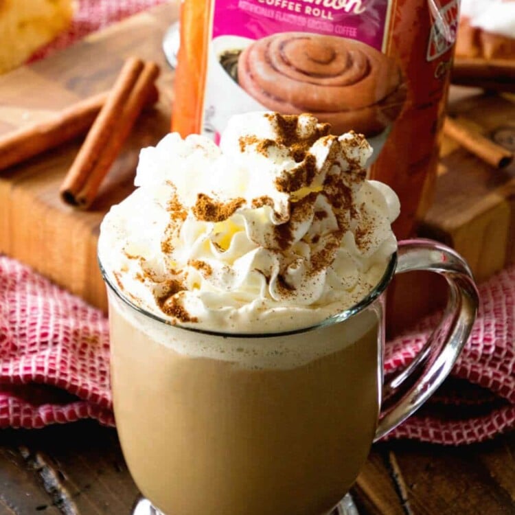 Cinnamon Roll Latte ~ Treat Yourself to a Delicious, Homemade Latte That Tastes Like Cinnamon Rolls at Home!