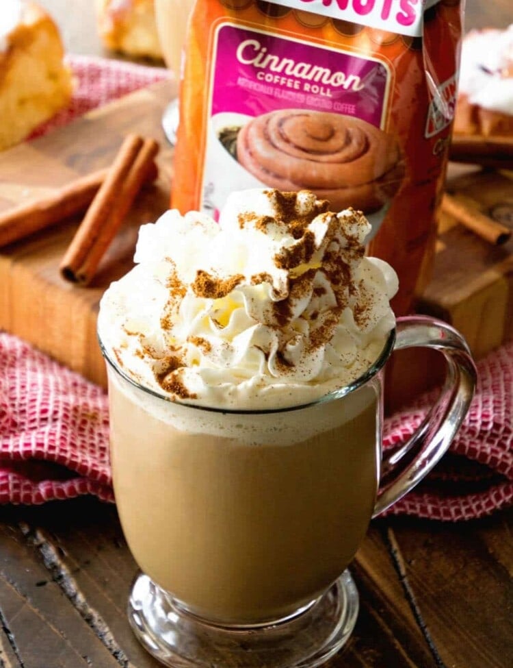 Cinnamon Roll Latte ~ Treat Yourself to a Delicious, Homemade Latte That Tastes Like Cinnamon Rolls at Home!