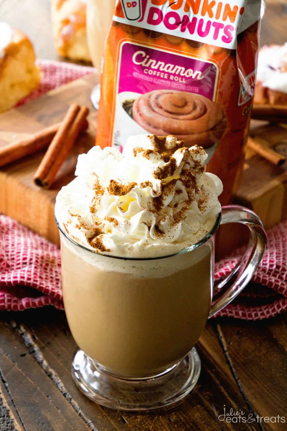 Cinnamon Roll Latte ~ Treat Yourself to a Delicious, Homemade Latte That Tastes Like Cinnamon Rolls at Home!