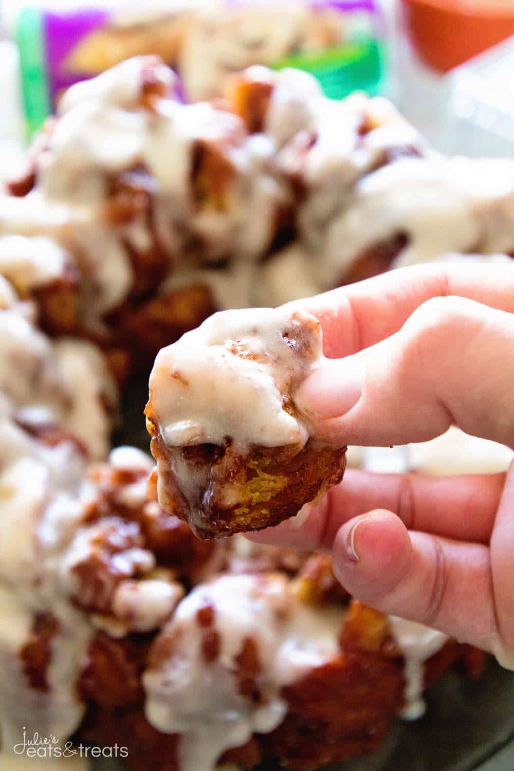 Easy Cinnamon Roll Monkey Bread ~ Quick and Easy Monkey Bread Made with Cinnamon Rolls and Icing! Perfect Easy Breakfast Treat!