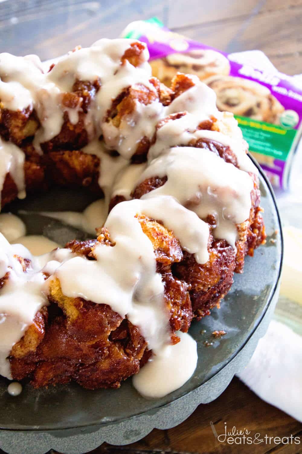 Easy Cinnamon Roll Monkey Bread ~ Quick and Easy Monkey Bread Made with Cinnamon Rolls and Icing! Perfect Easy Breakfast Treat!