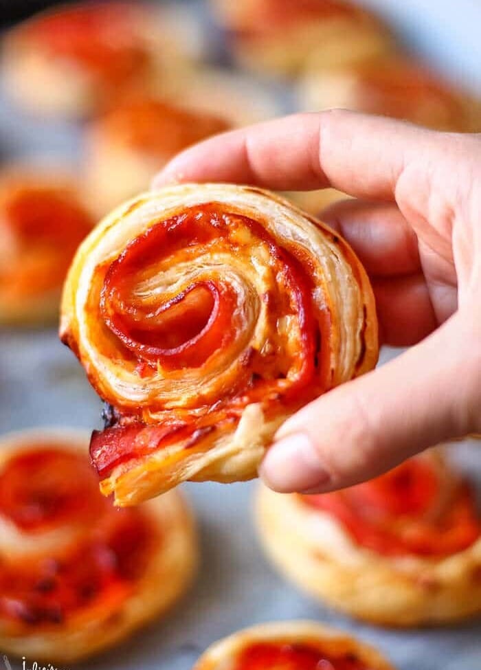 Puff Pastry Bacon Pinwheels with Cheddar ~ Easy and fast puff pastry appetizer with bacon and cheese! Perfect for parties and family gatherings!