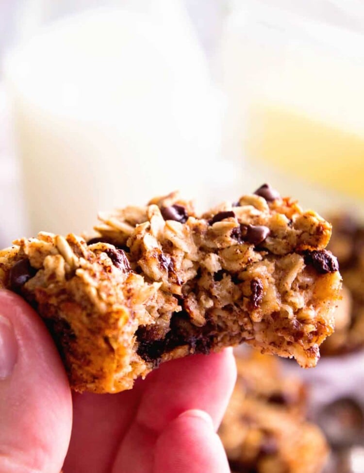 Chocolate Banana Baked Oatmeal Cups ~ Perfect for Breakfast, School Lunches and Snacks! These Baked Oatmeal Cups are Packed with Protein, Make Ahead and Freezer Friendly!