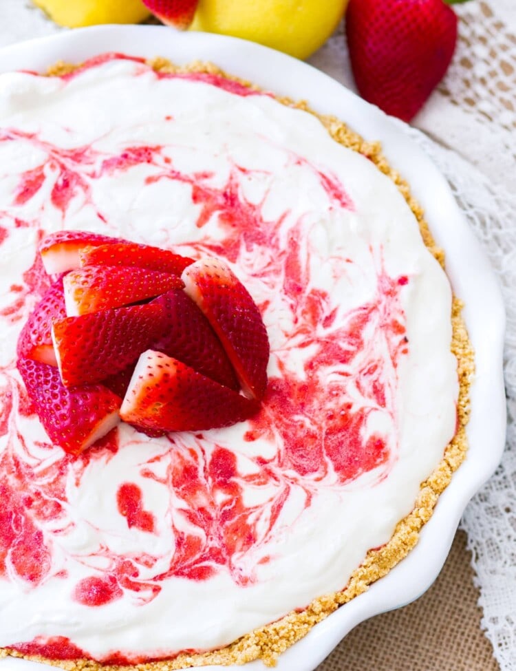 Lemonade Strawberry Icebox Pie ~ This no-bake Lemonade Strawberry Icebox Pie is sweet, a little tangy, and the perfect no-bake dessert for summer!