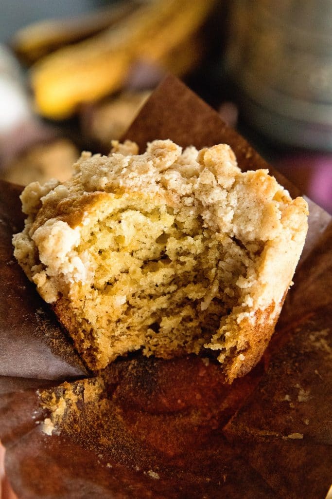 Banana Crumb Muffins ~ Delicious, Homemade Banana Muffins Loaded with a Amazing Crumb Topping! Perfect for an Breakfast!