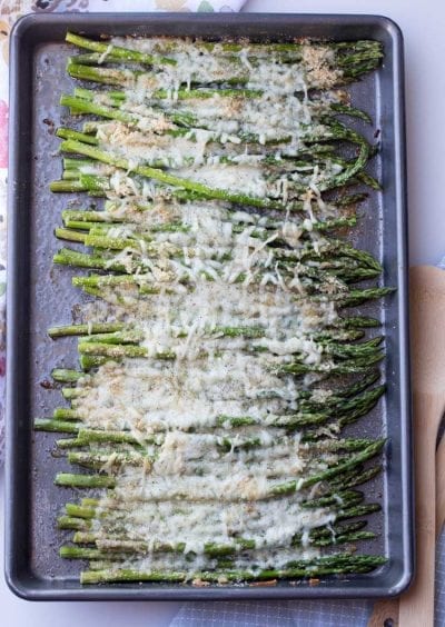 Cheesy asparagus gratin