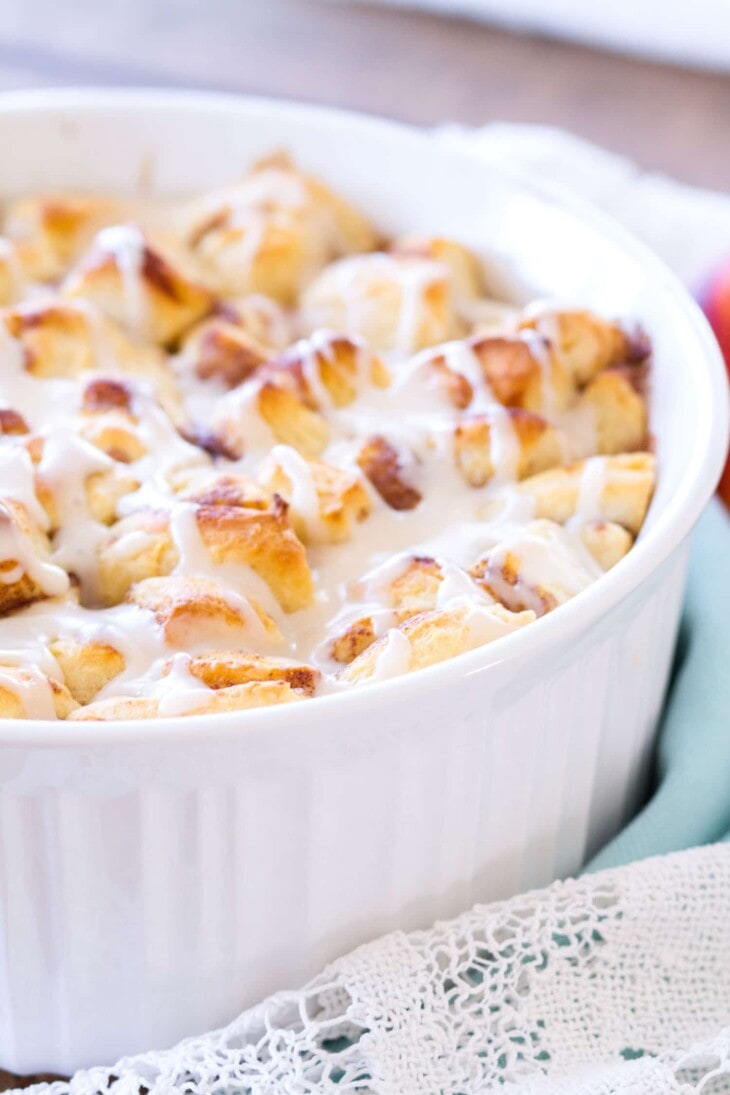 Easy Cinnamon Roll Peach Cobbler