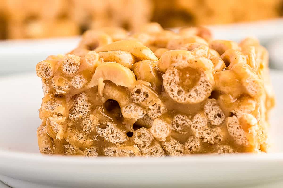 Close up image of a peanut butter cheerio bar