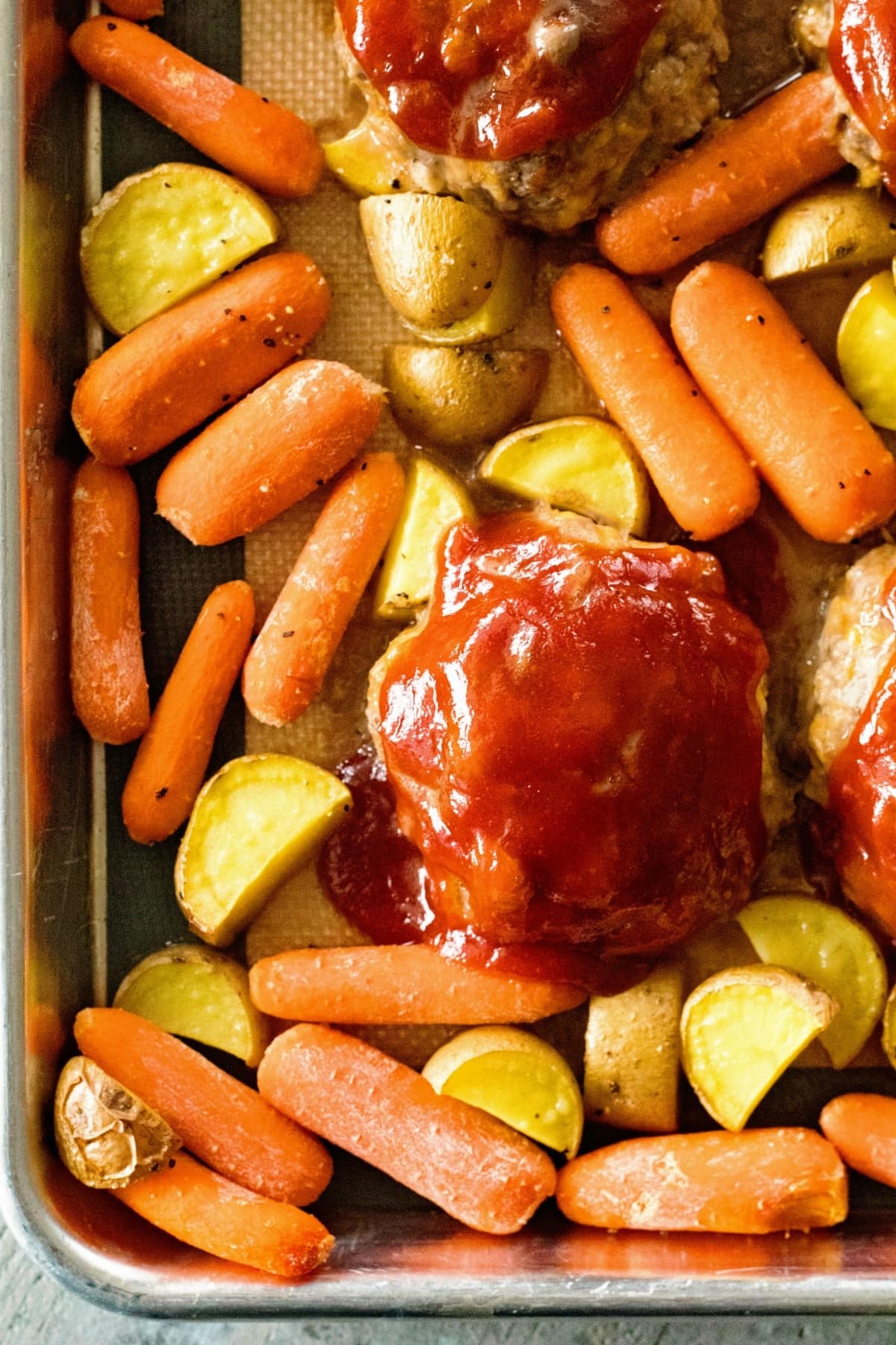 Make this sheet pan dinner for the family tonight! 