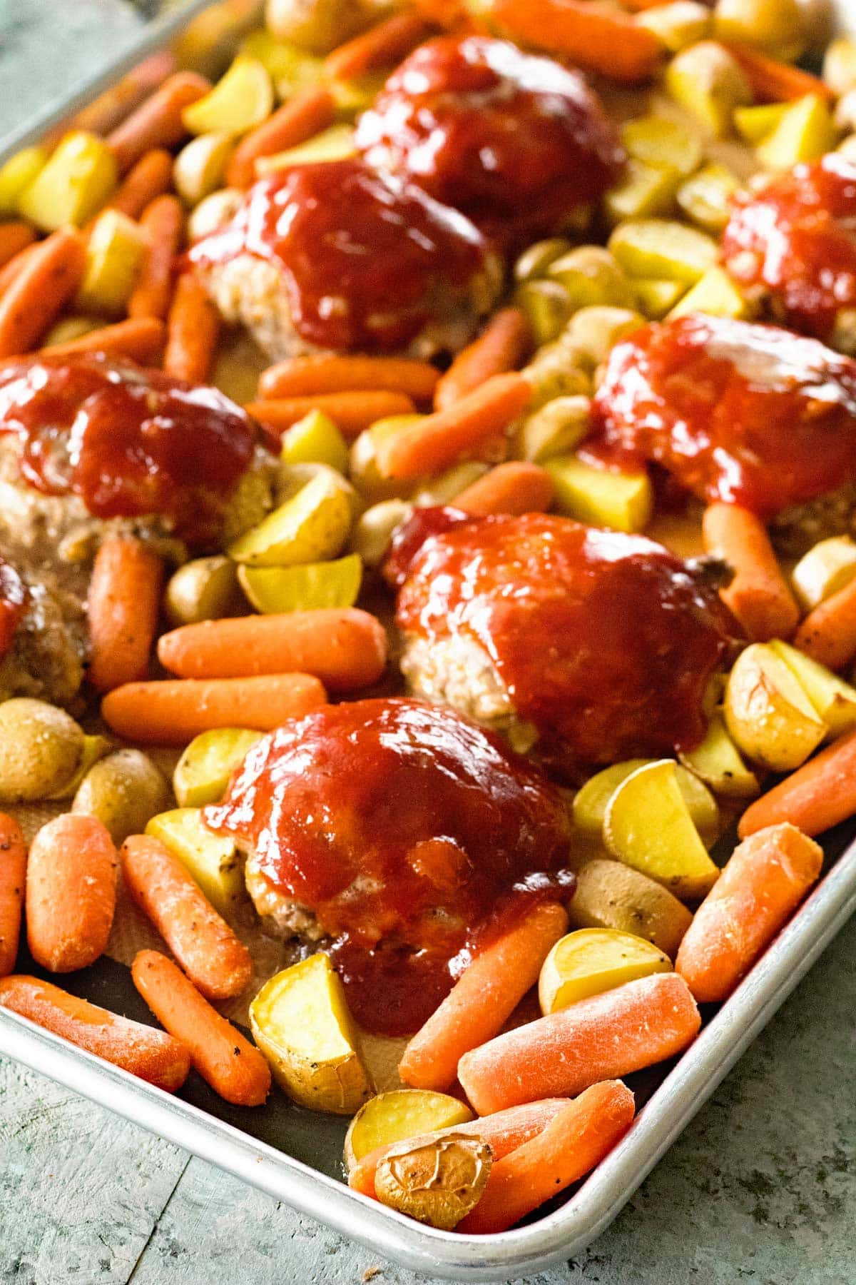 Easy Weeknight Dinner Recipe! Everyone will love Meat Loaf and Vegetables!