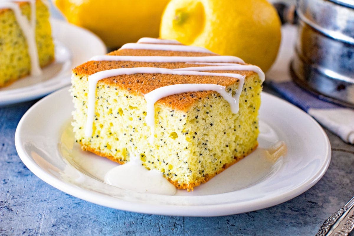 Poppy seed cake with icing