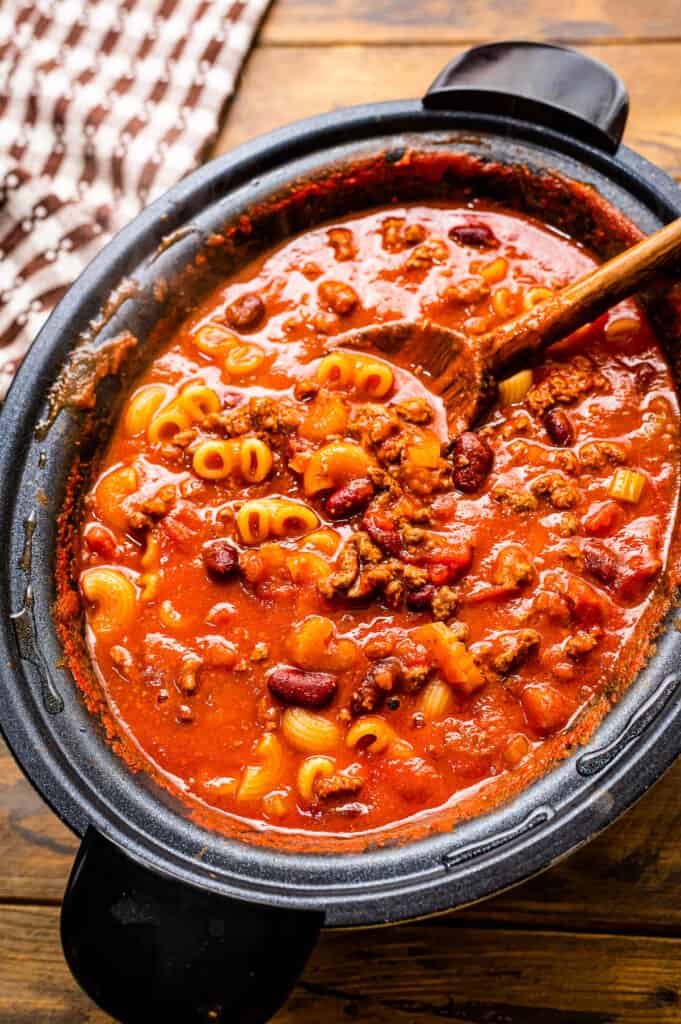 Crock Pot with Chili Mac in it