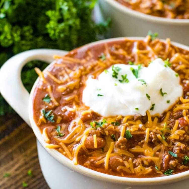 easy chili recipe in bowls