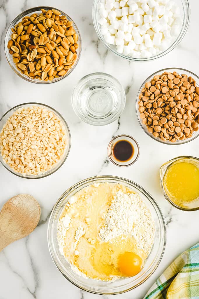 Overhead image image of glass bowl with cake mix crust ingredients in it