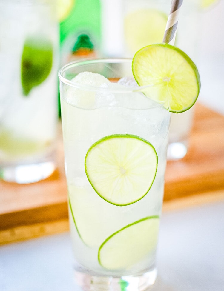 Paloma Drink in a glass with lime slices